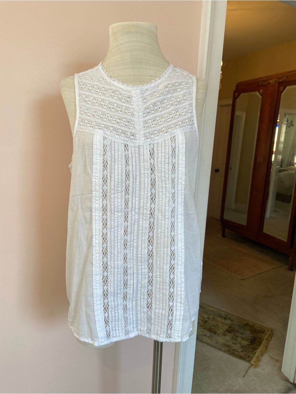 Gap All Cotton White Pintick Lace-Trim Sleeveless Women's Top